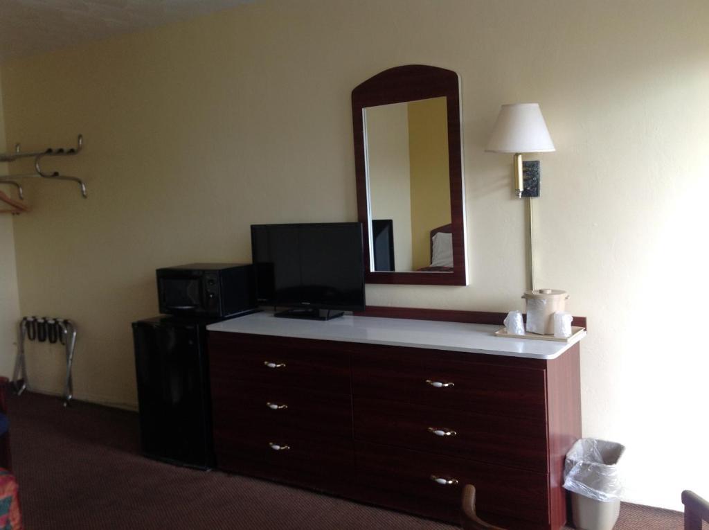 Economy Inn Окичоби Экстерьер фото
