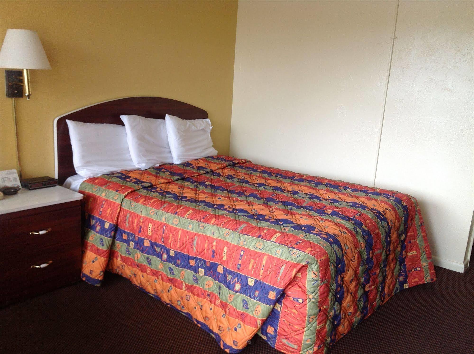 Economy Inn Окичоби Экстерьер фото