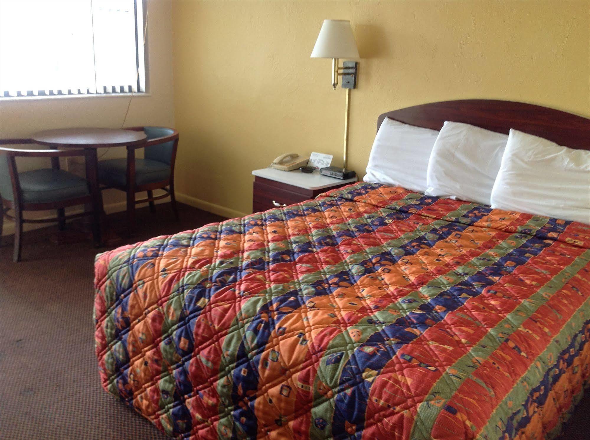 Economy Inn Окичоби Экстерьер фото