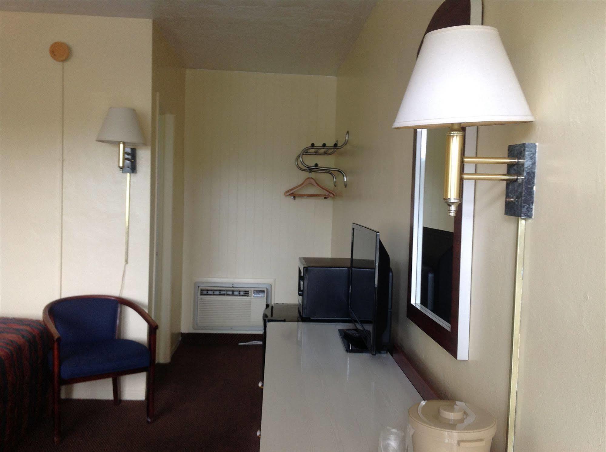 Economy Inn Окичоби Экстерьер фото