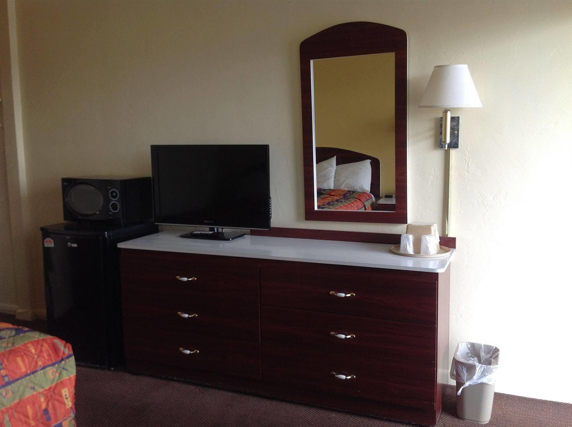 Economy Inn Окичоби Экстерьер фото